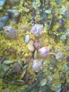 Paella valenciana con pelotas