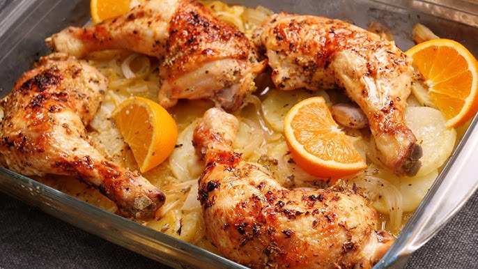 Pollo al horno con naranja y romero recién salido del horno